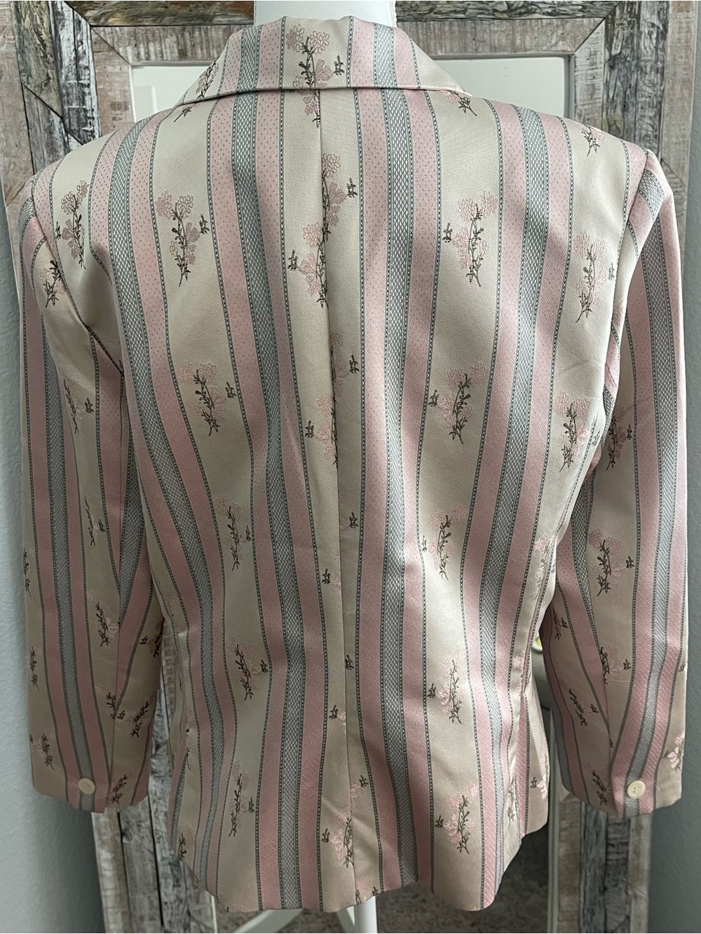 Vintage Hunt Club Pink and Cream
Floral Striped Blazer - Picture 4 of 10